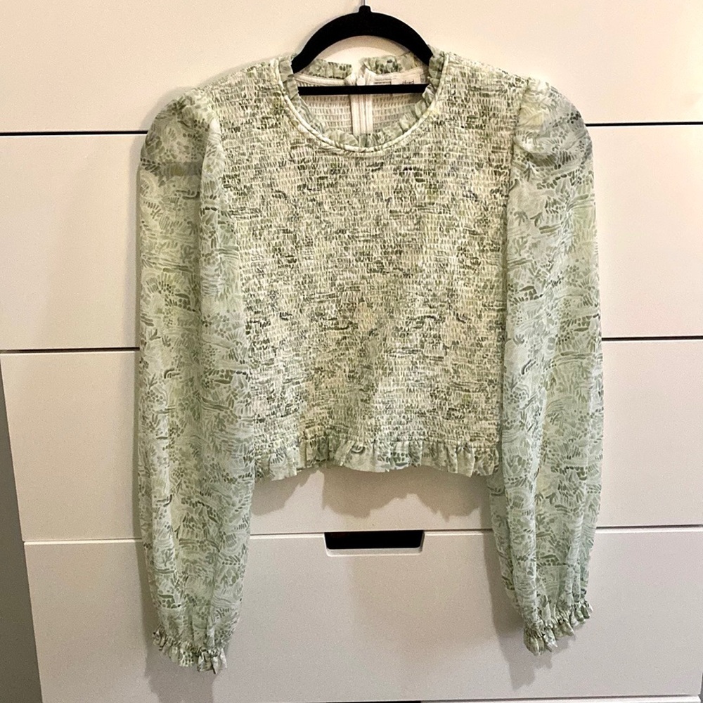 Aritzia Wilfred Tempest Blouse - Light Green & White Floral Cropped Long Sleeve